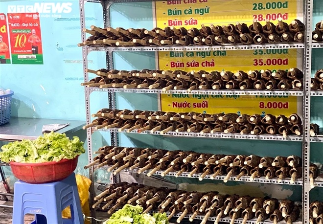 Nướng 2.500 con cá lóc, quán ăn ở Sài Gòn vẫn lo không đủ bán ngày vía Thần Tài