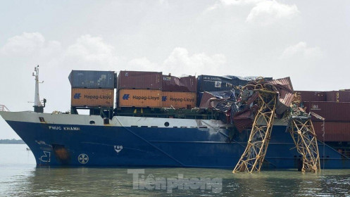 Tàu container đâm sập cẩu thi công, trụ cầu Phước Khánh có ảnh hưởng?