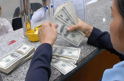 Giá USD hôm nay 23.2.2021: Lao dốc trên thị trường tự do