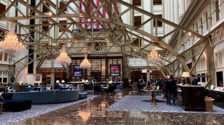 Khách sạn Trump gần Nhà Trắng "vắng như chùa Bà Đanh" sau khi Trump thất thế