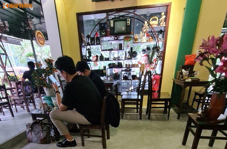 Hà Nội: Nhiều quán cafe “phớt lờ” chỉ đạo phòng dịch COVID-19, ngang nhiên hoạt động