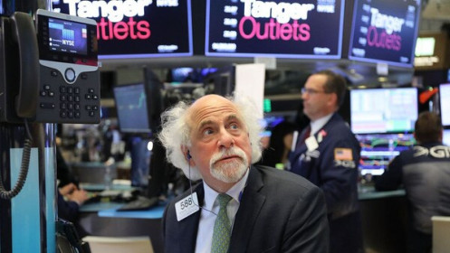 S&P 500 và Dow Jones tăng vào phút chót