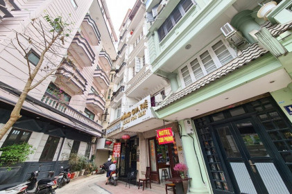 Hà Nội: Loạt khách sạn sang chảnh ở phố cổ giảm giá, đóng cửa, rao bán sau Tết