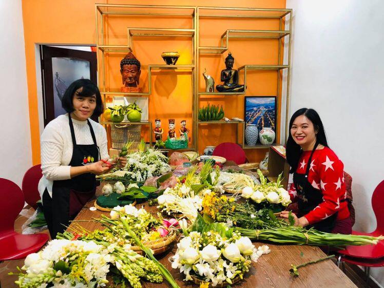 3 triệu một mẹt hoa cúng rằm, dân Việt chịu chơi vẫn rút tiền chi đậm