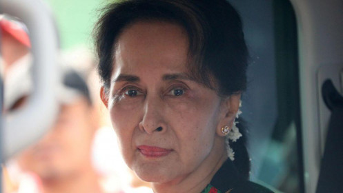 Bà Aung San Suu Kyi hầu tòa, chịu thêm cáo buộc