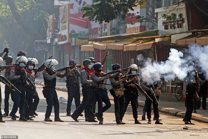 Reuters: 48 người thương vong khi cảnh sát Myanmar đụng độ người biểu tình