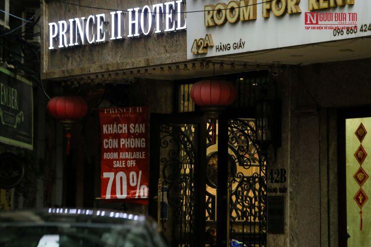 Hà Nội: Cận cảnh hàng loạt khách sạn đóng cửa, rao bán