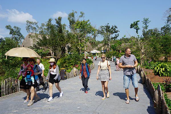 Việt Nam bắt đầu tính kế hoạch nối lại thị trường du lịch quốc tế