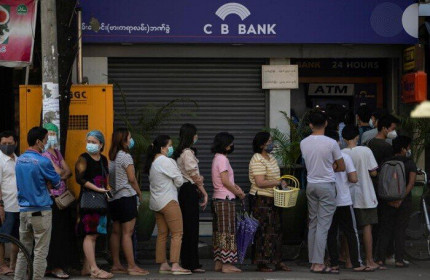 Myanmar: Người dân ồ ạt rút tiền mặt vì sợ hệ thống ngân hàng sụp đổ