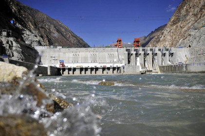 Quan chức Trung Quốc ở Tây Tạng hối thúc xây đập thủy điện gây tranh cãi