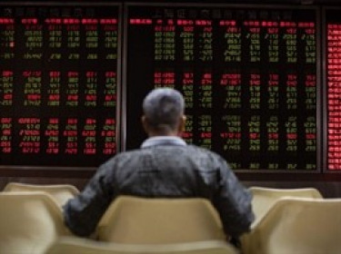 Nhà đầu tư ồ ạt chốt lời, chỉ số chứng khoán Trung Quốc giảm 13% so với đỉnh gần nhất