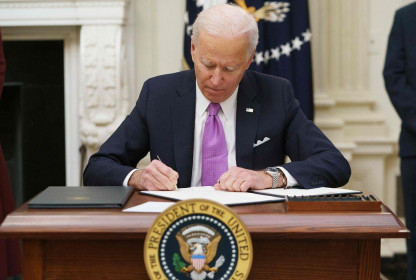 12 bang kiện Tổng thống Biden vì sắc lệnh ký ngày nhậm chức