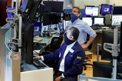 Nasdaq vọt hơn 3%, Dow Jones tăng 200 điểm khi lợi suất trái phiếu giảm