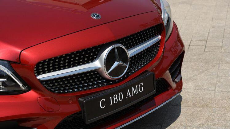 Mercedes Benz C180 AMG giá 1,499 tỷ đồng có gì?