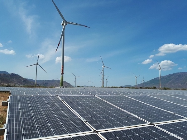 Phó Thủ tướng Trịnh Đình Dũng: Phát triển năng lượng tái tạo cần tính đến dự trữ điện