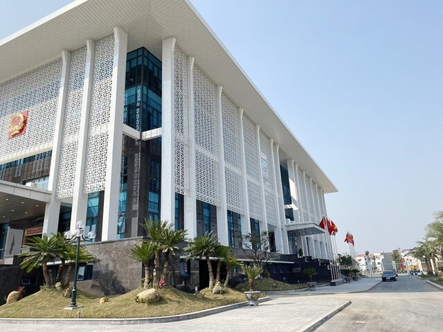 Hà Nội: Quận ra quyết định thu hồi 3 sổ đỏ của dân, tòa "không đồng ý"