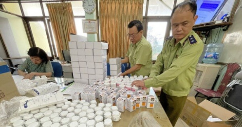 Tạm giữ lượng lớn thuốc  trị ho, huyết áp nghi nhập lậu từ Hàn Quốc