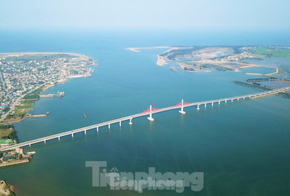 Thông xe cây cầu dài nhất miền Trung