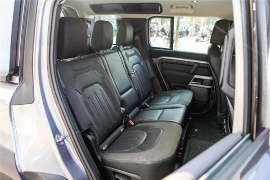 Đánh giá SUV Land Rover Defender: “Lột xác” từ ngoài vào trong