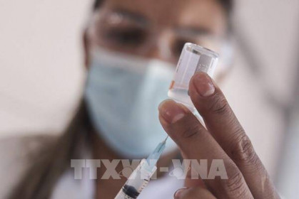 Người nước ngoài được nhập cảnh Trung Quốc nếu tiêm vaccine do nước này sản xuất