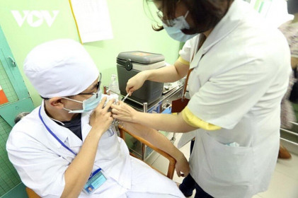 Khánh Hòa chi 100 tỷ đồng để mua vaccine phòng Covid-19 tiêm miễn phí cho người dân