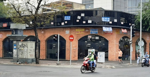 Thị trường nhà phố tại TP Hồ Chí Minh: Nhà triệu đô mỏi mòn chờ bán