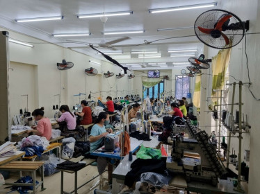 QLTT Hưng Yên: Phát hiện thêm 1 cơ sở sản xuất quần áo giả mạo nhiều nhãn hiệu