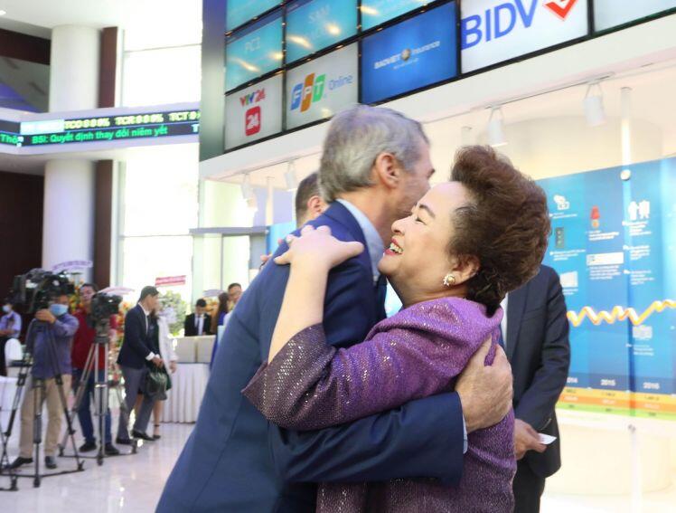 Madam Nga bày tỏ cảm xúc đặc biệt trong màu tím ngày chào sản cổ phiếu của SeABank