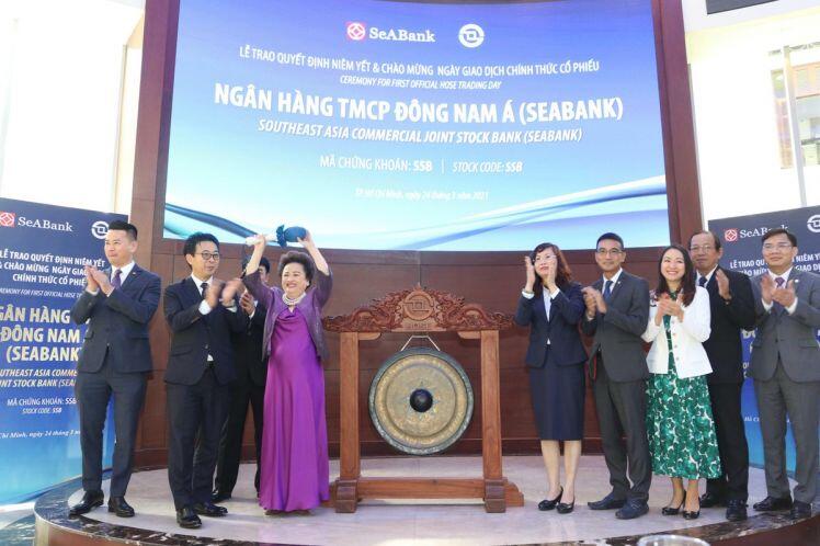 Madam Nga bày tỏ cảm xúc đặc biệt trong màu tím ngày chào sản cổ phiếu của SeABank