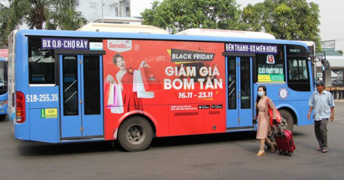 Quảng cáo trên xe buýt ở TP.HCM: Sở GTVT đề xuất dừng, UBND TP yêu cầu tiếp tục
