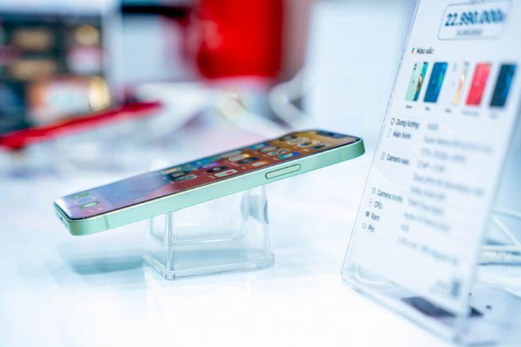 Apple phải bồi thường tiền cho Samsung vì iPhone 12 mini