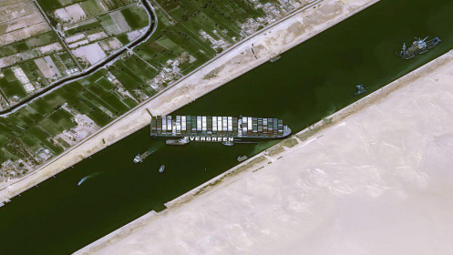 Hải quân Mỹ đề nghị giúp Ai Cập giải cứu con tàu làm tắc kênh đào Suez