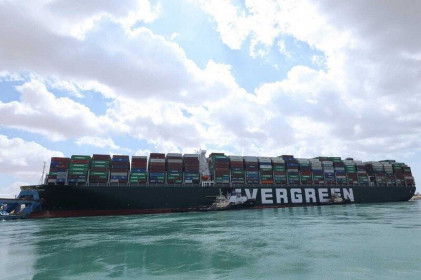 Siêu tàu mắc kẹt trên kênh đào Suez gây thiệt hại lớn cỡ nào?