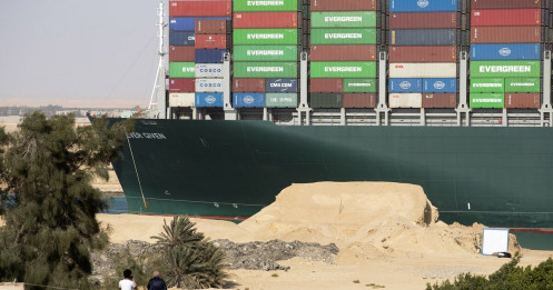 Công ty thuê tàu Ever Given phủ nhận trách nhiệm vụ tắc nghẽn ở Suez