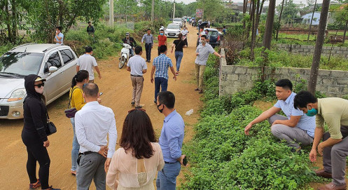 Giá đất 'lên đồng' khắp nơi