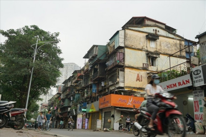 Chậm trễ cải tạo chung cư cũ nát ở Hà Nội
