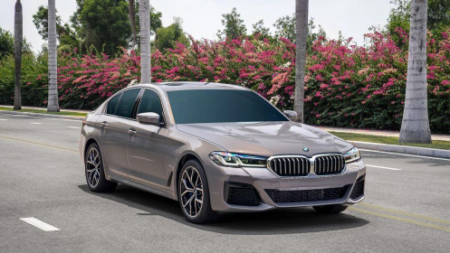 BMW 5 Series LCI 2021 giá từ 2,5 tỷ đồng có gì?