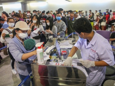 Khách khai báo y tế sai hàng loạt, sân bay Nội Bài lo khó kiểm soát
