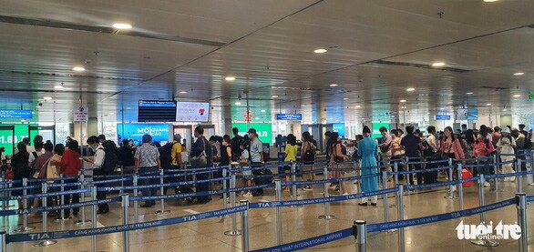 Sân bay Tân Sơn Nhất mở 100% cửa soi chiếu, khách đi lại thông thoáng