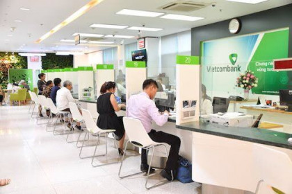 Ba mươi ngàn tỉ đồng lợi nhuận “treo” của Vietcombank