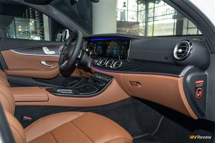 Cận cảnh Mercedes-Benz E 300 AMG: diện mạo mới, giá gần 3 tỷ đồng