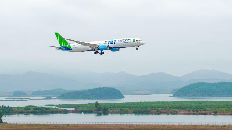 Bị 'tuýt còi' vì bán vé vượt slot, Bamboo Airways "tố" Bộ GTVT lãng phí
