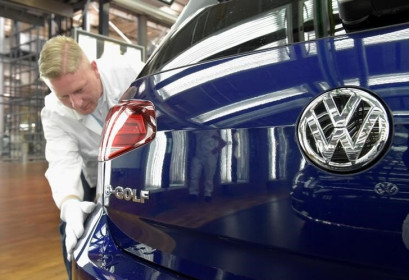 Chứng khoán Châu Âu tăng cao hơn; Volkswagen công khai lo ngại về việc thiếu chip