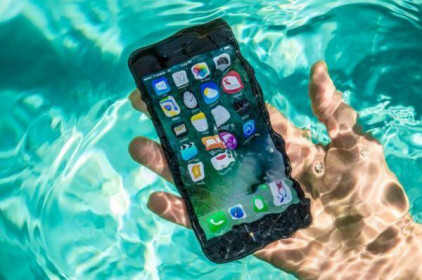 Apple phóng đại khả năng chống nước của iPhone?