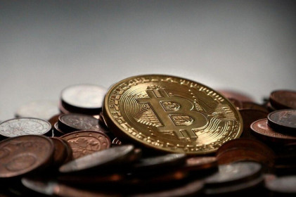 Bitcoin chưa thể vượt mốc kháng cự 55.000 USD, đồng Ethereum thiết lập mức đỉnh kỷ lục mới