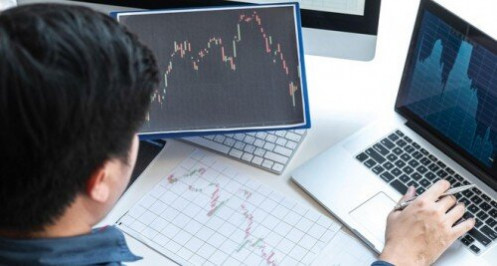 Sắc xanh chiếm ưu thế ở nhóm cổ phiếu BĐS trong phiên 28/4, NVL vẫn bứt phá