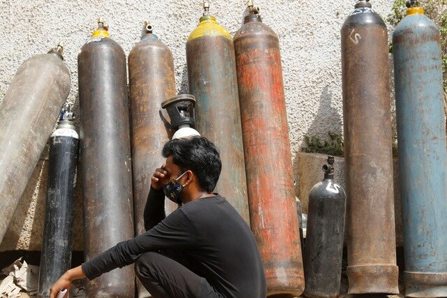 Giá tăng gấp 10 lần, người Ấn Độ quay cuồng trong "cơn khát" ôxy