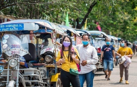 Việt Nam hỗ trợ Lào 500.000 USD chống dịch