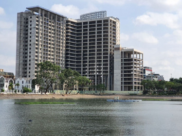Doanh nghiệp 'bẻ lái' vào năng lượng, bất động sản