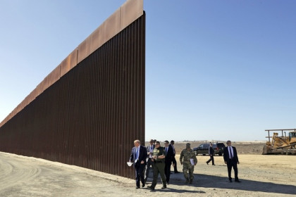 Lầu Năm Góc rút toàn bộ tiền xây tường biên giới của ông Trump